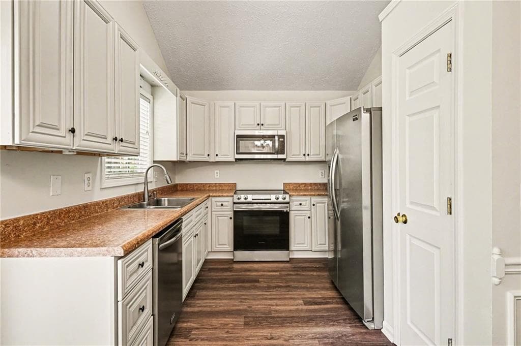 5 bedroom, 2 bathroom, 1,630 sq ft single family residence for sale at 4083 Country Lane, Gainesville, GA 30507 — photo 3