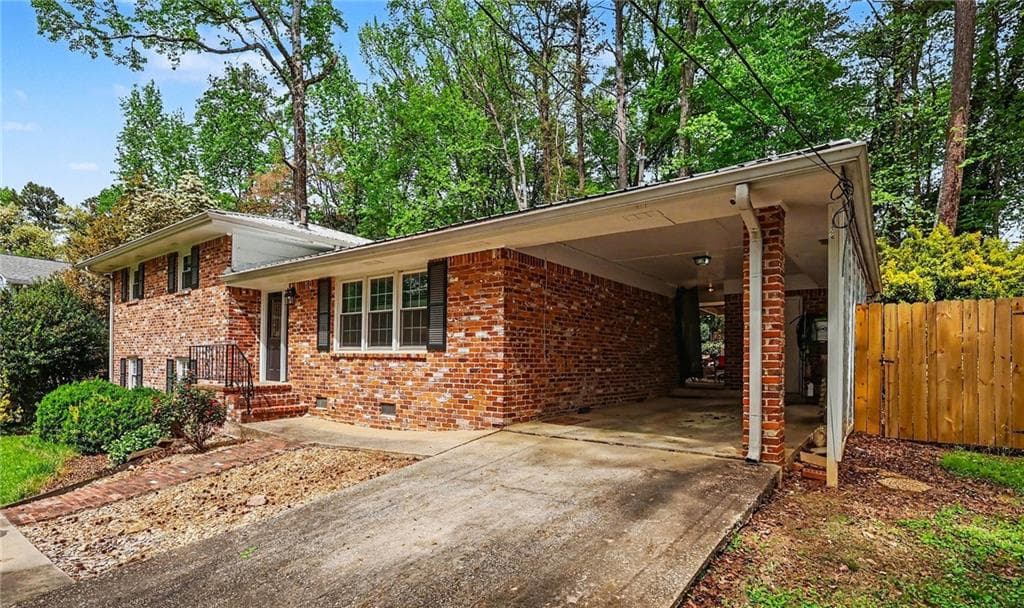 4 bedroom, 2 bathroom, 1,967 sq ft single family residence for sale at 1455 Sanden Ferry Drive, Decatur, GA 30033 — photo 2