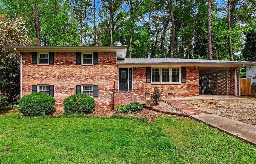 4 bedroom, 2 bathroom, 1,967 sq ft single family residence for sale at 1455 Sanden Ferry Drive, Decatur, GA 30033 — photo 4