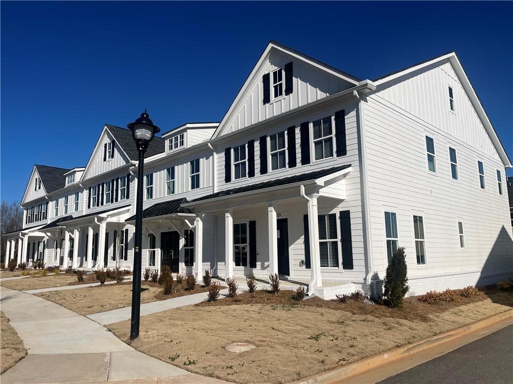 3 bedroom, 3 bathroom townhouse for rent at 1719 Prospect Way, Conyers, GA 30094 for $2,395 a month — photo 2