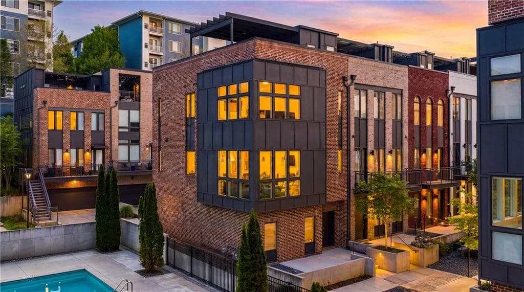 3 bedroom, 4 bathroom, 2,374 sq ft townhouse for sale at 1296 Chelsea Circle, Atlanta, GA 30318 — photo 1 of 38