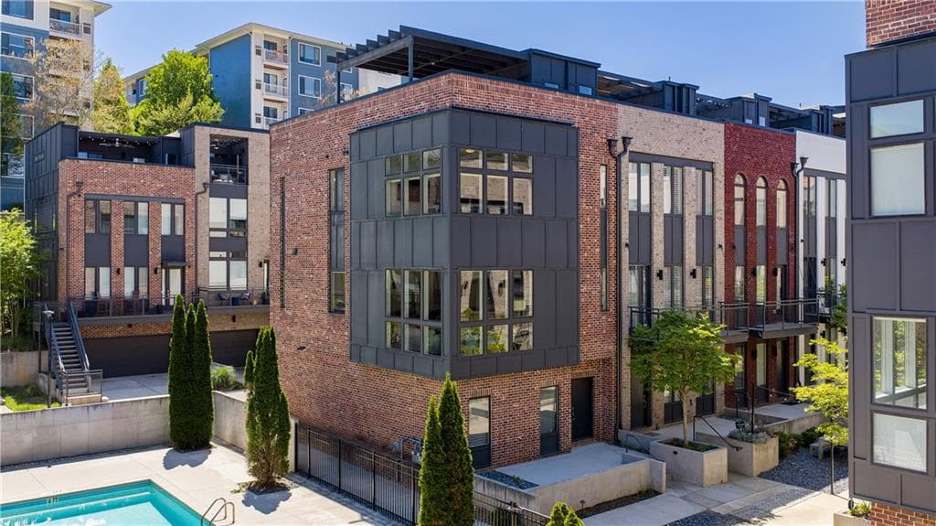 3 bedroom, 4 bathroom, 2,374 sq ft townhouse for sale at 1296 Chelsea Circle, Atlanta, GA 30318 — photo 3