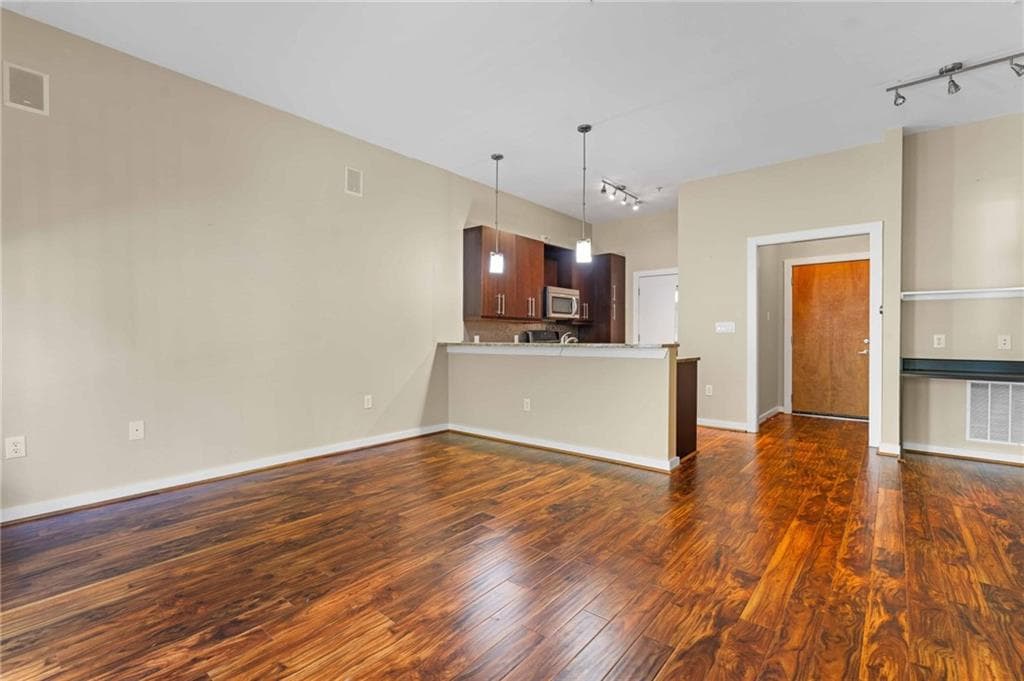 1 bedroom, 1 bathroom, 737 sq ft condominium for sale at 870 Inman Village Parkway 204, Atlanta, GA 30307 — photo 6