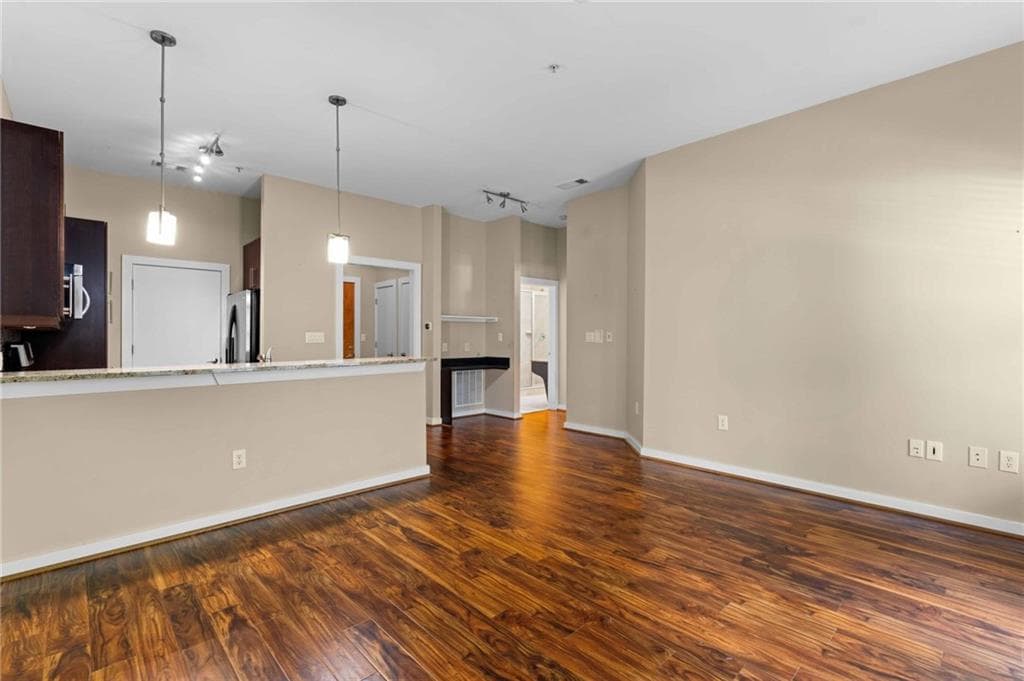 1 bedroom, 1 bathroom, 737 sq ft condominium for sale at 870 Inman Village Parkway 204, Atlanta, GA 30307 — photo 8