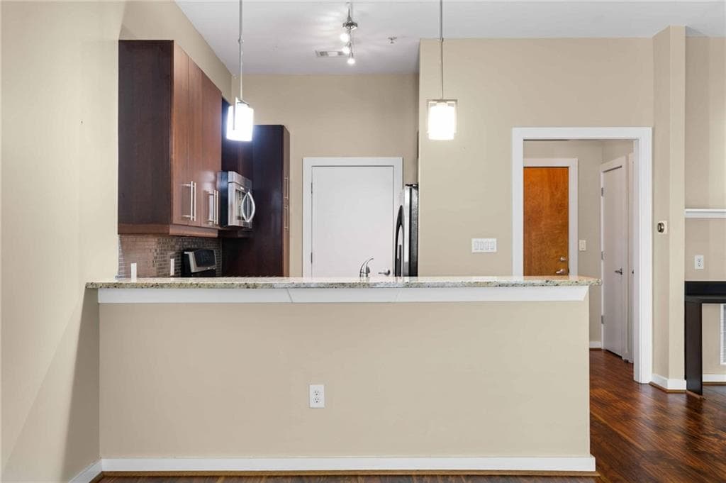 1 bedroom, 1 bathroom, 737 sq ft condominium for sale at 870 Inman Village Parkway 204, Atlanta, GA 30307 — photo 9