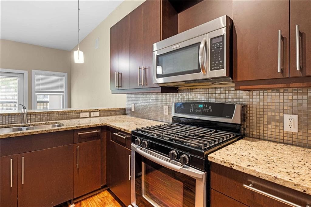 1 bedroom, 1 bathroom, 737 sq ft condominium for sale at 870 Inman Village Parkway 204, Atlanta, GA 30307 — photo 10