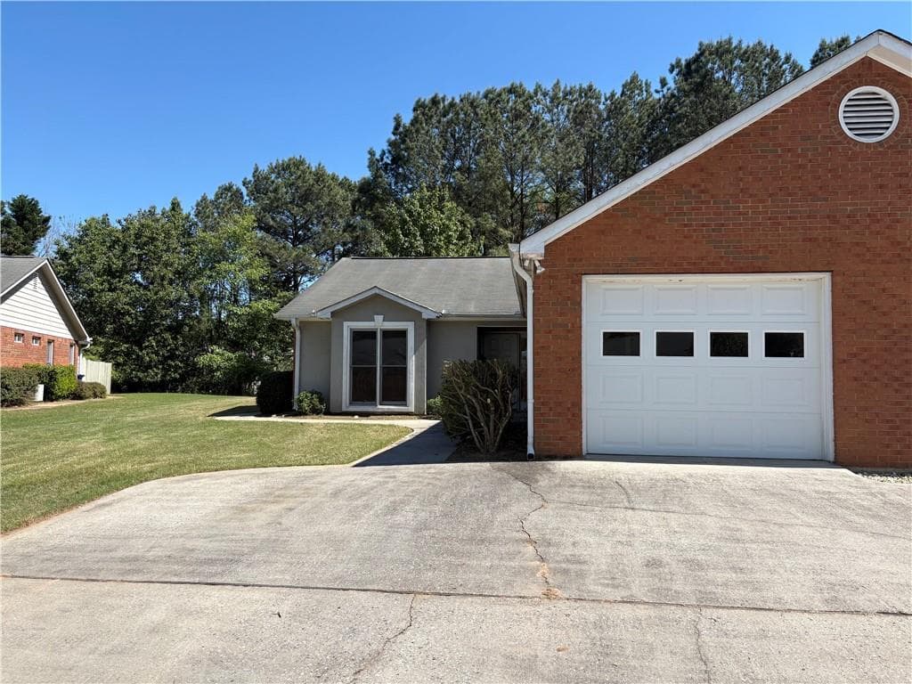 2 bedroom, 2 bathroom, 1,294 sq ft townhouse sold at 300 Wilbanks Drive, Fayetteville, GA 30215