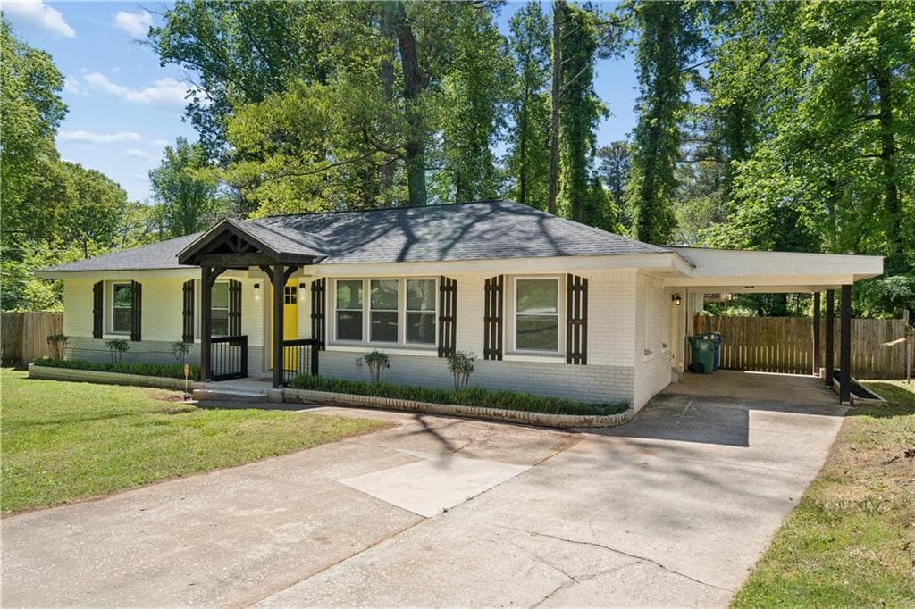 4 bedroom, 2 bathroom, 1,747 sq ft single family residence for sale at 2357 Scotty Circle, Decatur, GA 30032 — photo 3