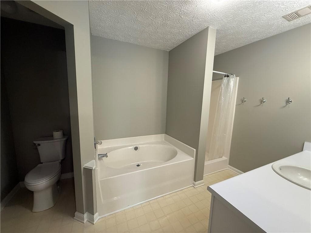 2 bedroom, 2 bathroom, 1,275 sq ft condominium for rent at 1001 Holly Drive 207, Gainesville, GA 30501 for $1,650 a month — photo 10