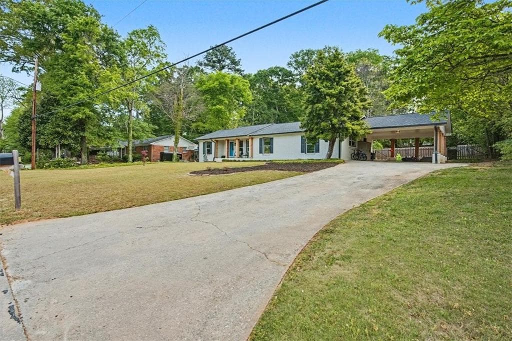 4 bedroom, 2 bathroom, 1,987 sq ft single family residence under contract at 4003 Lafayette Drive, Powder Springs, GA 30127 — photo 4