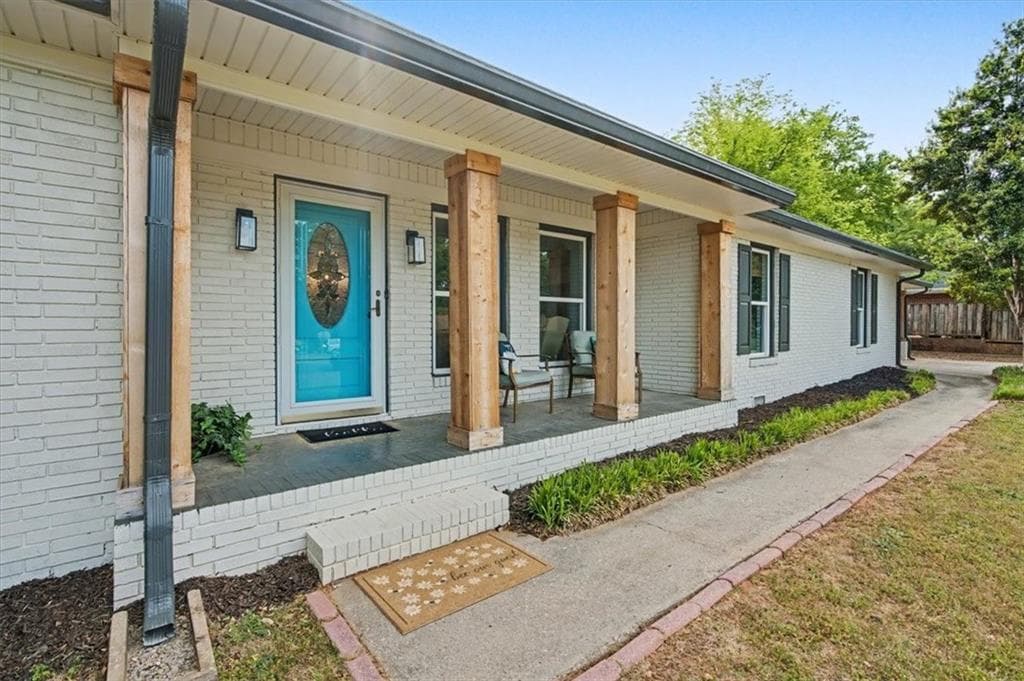 4 bedroom, 2 bathroom, 1,987 sq ft single family residence under contract at 4003 Lafayette Drive, Powder Springs, GA 30127 — photo 2