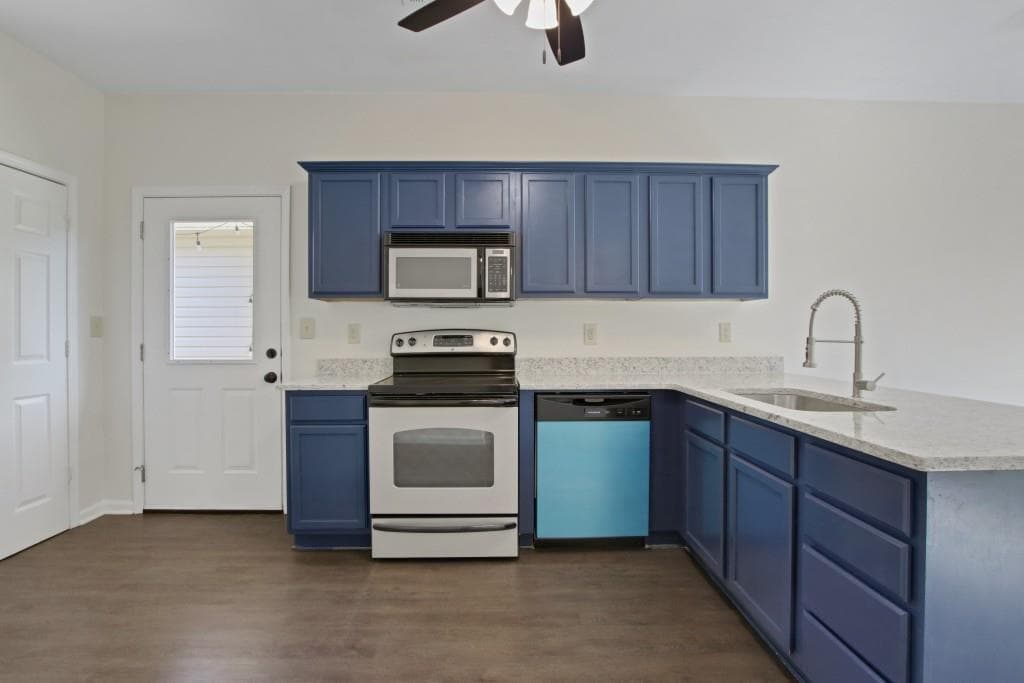 3 bedroom, 2 bathroom, 1,263 sq ft single family residence for sale at 110 Midway Road, Marietta, GA 30064 — photo 5