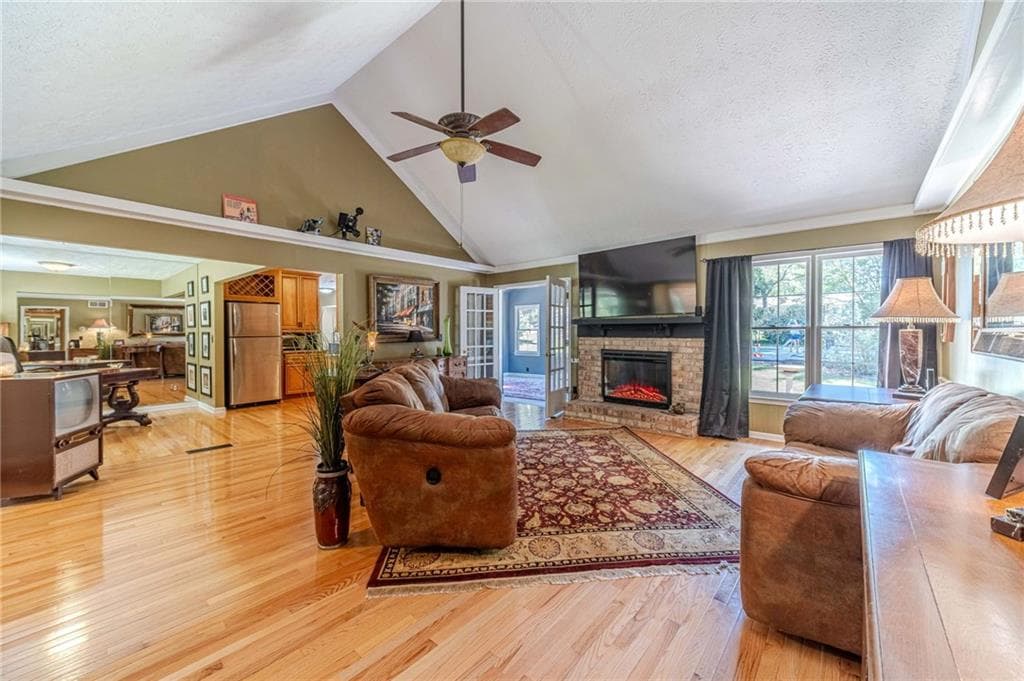 3 bedroom, 2 bathroom, 1,932 sq ft single family residence for sale at 2272 Kimberley Way, Snellville, GA 30078 — photo 3