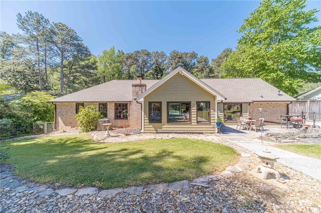 3 bedroom, 2 bathroom, 1,932 sq ft single family residence for sale at 2272 Kimberley Way, Snellville, GA 30078 — photo 5