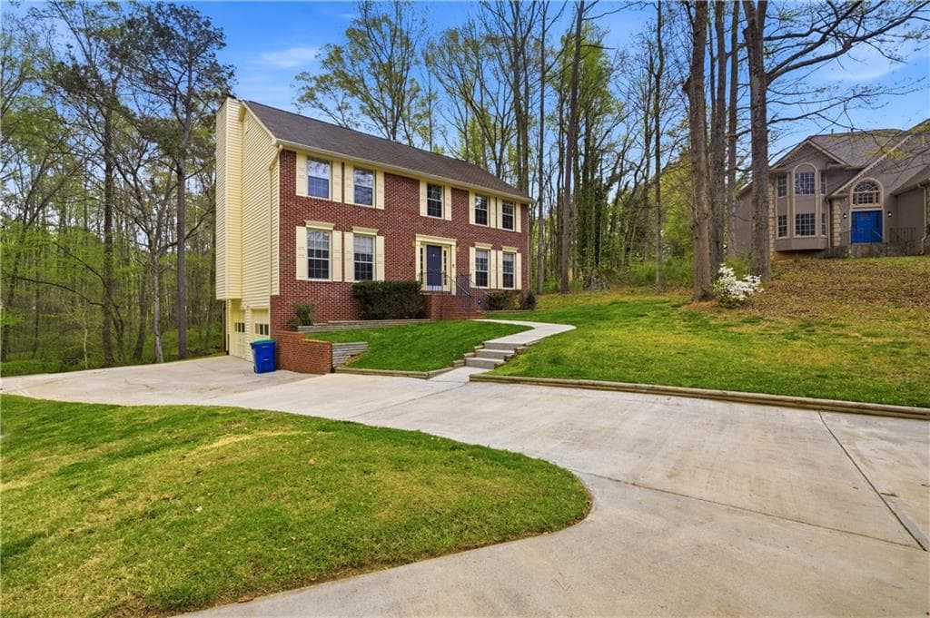 4 bedroom, 3 bathroom, 2,808 sq ft single family residence for sale at 145 Shadybrook Lane, Atlanta, GA 30331 — photo 2