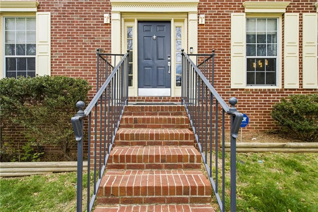 4 bedroom, 3 bathroom, 2,808 sq ft single family residence for sale at 145 Shadybrook Lane, Atlanta, GA 30331 — photo 3