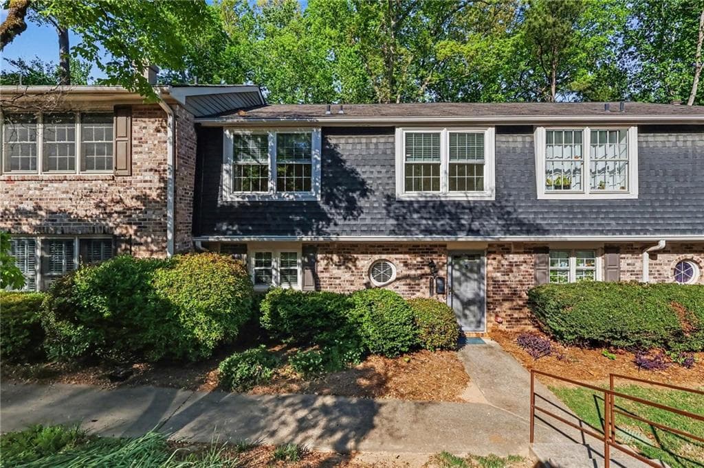 3 bedroom, 3 bathroom, 1,728 sq ft condominium sold at 2335 Northlake Court, Atlanta, GA 30345