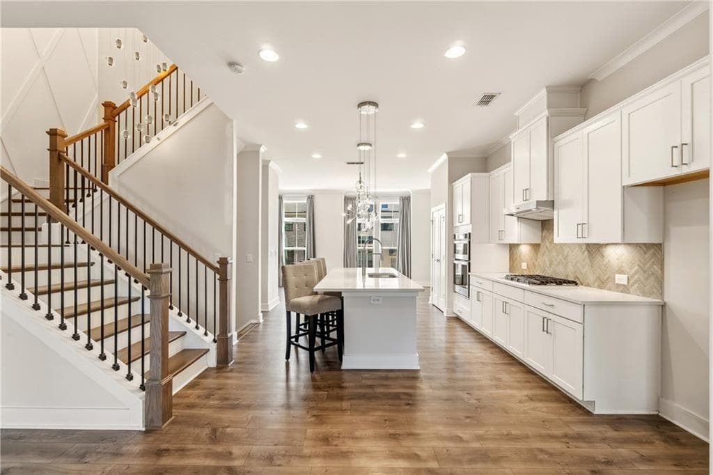 4 bedroom, 4 bathroom, 2,200 sq ft townhouse for sale at 615 Fair View Circle, Roswell, GA 30076 — photo 4