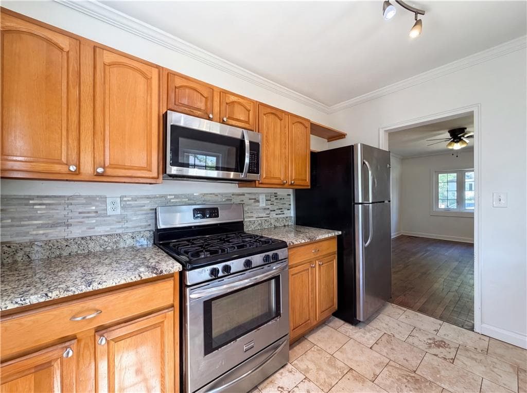 2 bedroom, 1 bathroom, 702 sq ft single family residence under contract at 1918 Spring Avenue, Atlanta, GA 30344 — photo 2