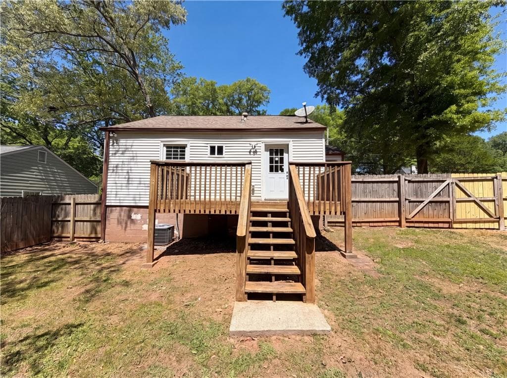 2 bedroom, 1 bathroom, 702 sq ft single family residence under contract at 1918 Spring Avenue, Atlanta, GA 30344 — photo 5