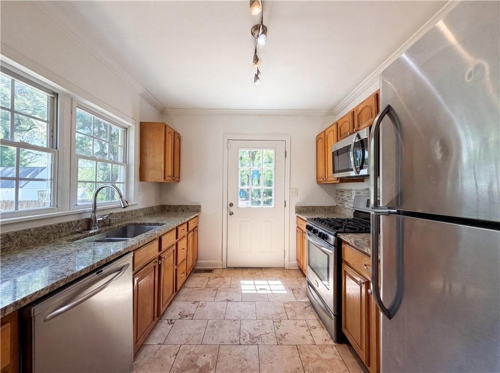 2 bedroom, 1 bathroom, 702 sq ft single family residence under contract at 1918 Spring Avenue, Atlanta, GA 30344 — photo 6