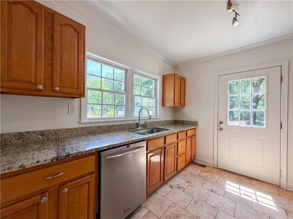 2 bedroom, 1 bathroom, 702 sq ft single family residence under contract at 1918 Spring Avenue, Atlanta, GA 30344 — photo 7