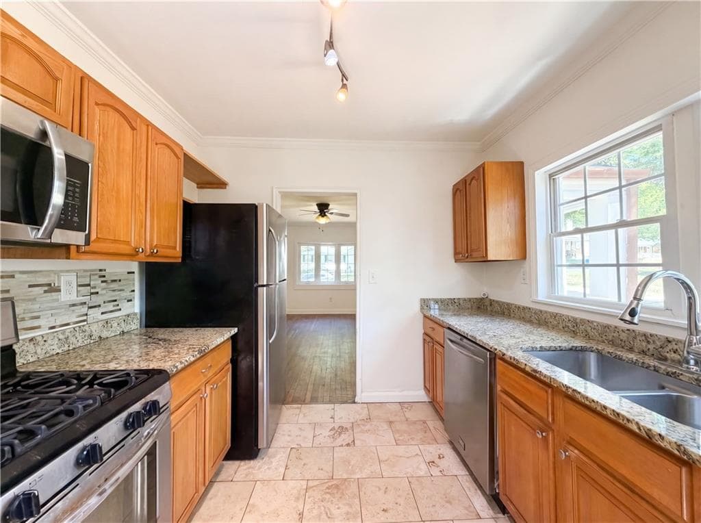 2 bedroom, 1 bathroom, 702 sq ft single family residence under contract at 1918 Spring Avenue, Atlanta, GA 30344 — photo 9