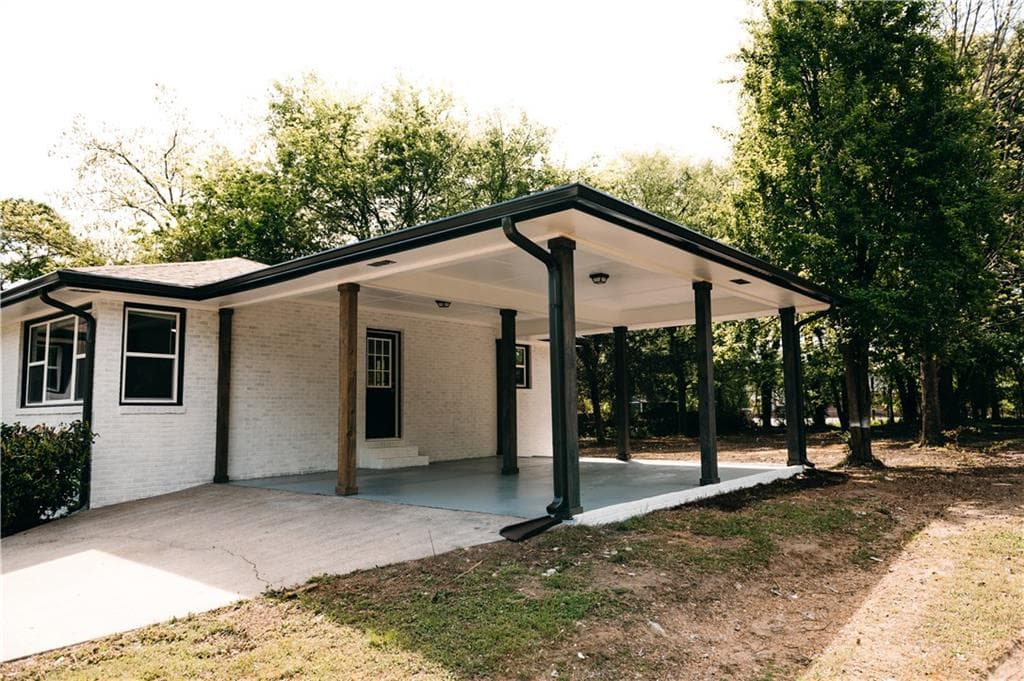 3 bedroom, 3 bathroom, 1,296 sq ft single family residence under contract at 19 S Central Avenue, Lindale, GA 30147 — photo 2