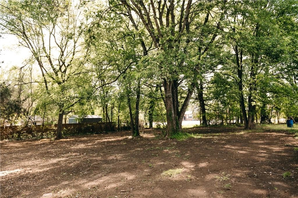3 bedroom, 3 bathroom, 1,296 sq ft single family residence under contract at 19 S Central Avenue, Lindale, GA 30147 — photo 4