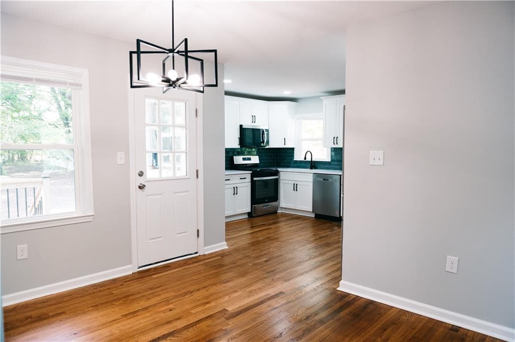 3 bedroom, 3 bathroom, 1,296 sq ft single family residence under contract at 19 S Central Avenue, Lindale, GA 30147 — photo 9