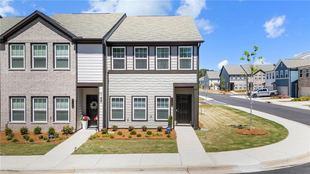 3 bedroom, 3 bathroom, 1,507 sq ft townhouse for sale at 2101 Stillhaven Place, Douglasville, GA 30135
