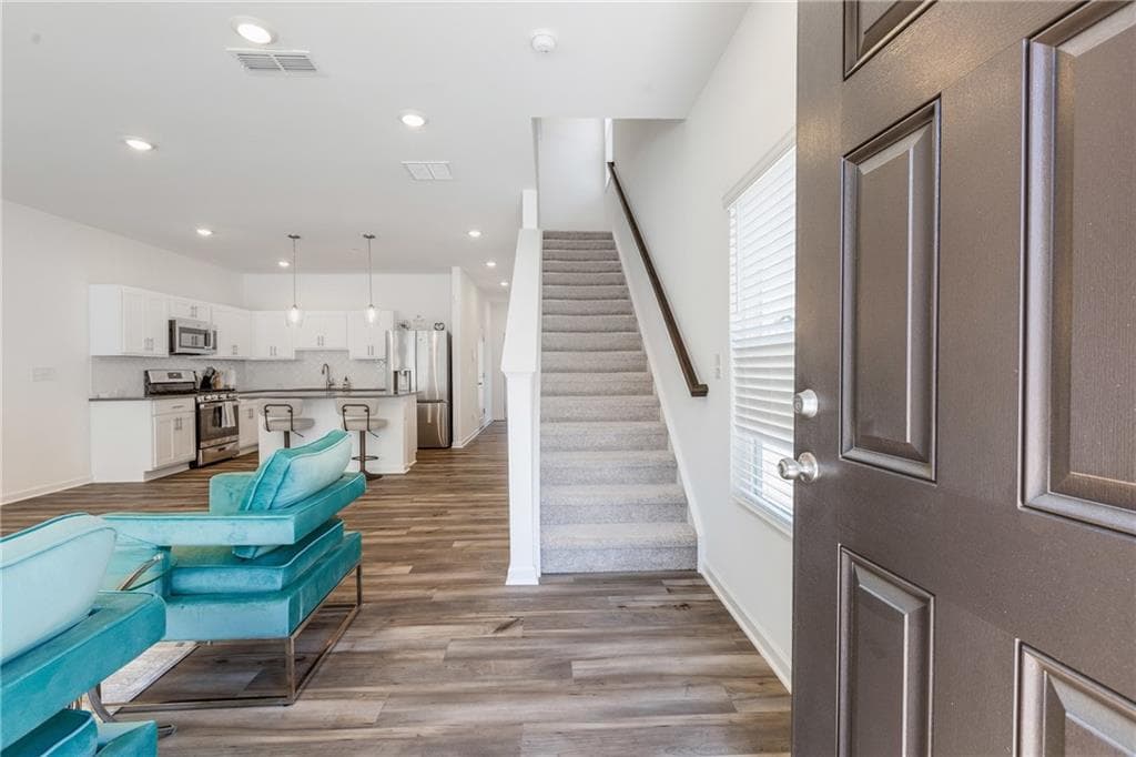 3 bedroom, 3 bathroom, 1,507 sq ft townhouse for sale at 2101 Stillhaven Place, Douglasville, GA 30135 — photo 2