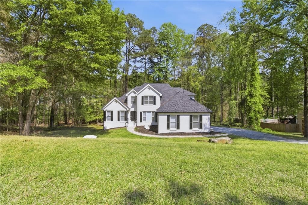3 bedroom, 2 bathroom, 2,465 sq ft single family residence for sale at 3760 Mountain Cove Road, Snellville, GA 30039 — photo 3