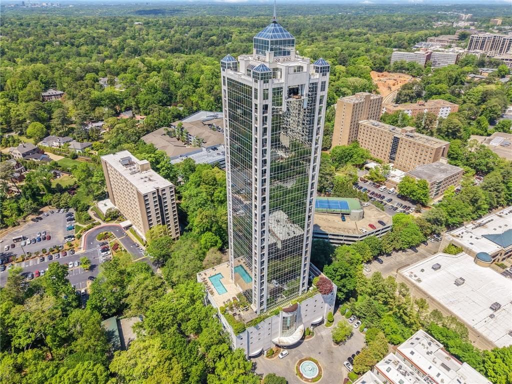 2 bedroom, 2 bathroom, 1,371 sq ft condominium for sale at 2828 Peachtree Road 1901, Atlanta, GA 30305 — photo 3