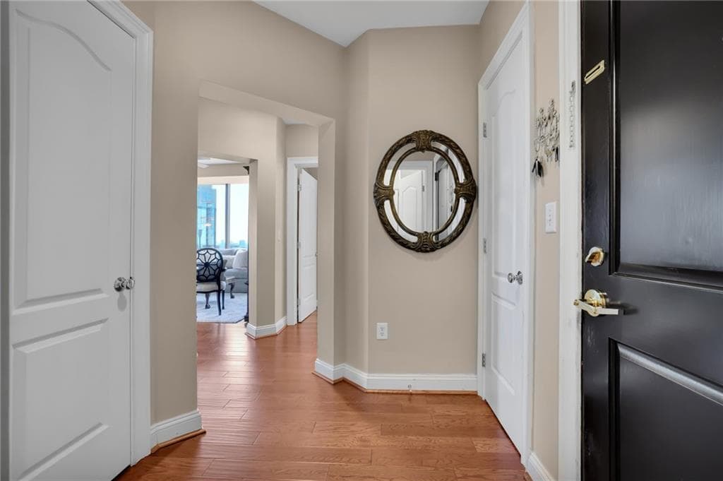 2 bedroom, 2 bathroom, 1,371 sq ft condominium for sale at 2828 Peachtree Road 1901, Atlanta, GA 30305 — photo 5
