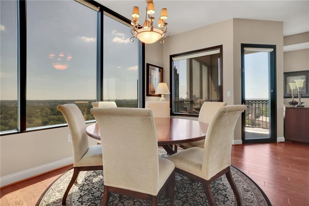 2 bedroom, 2 bathroom, 1,371 sq ft condominium for sale at 2828 Peachtree Road 1901, Atlanta, GA 30305 — photo 9
