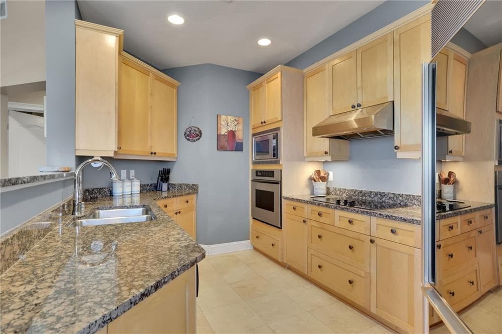 2 bedroom, 2 bathroom, 1,371 sq ft condominium for sale at 2828 Peachtree Road 1901, Atlanta, GA 30305 — photo 10