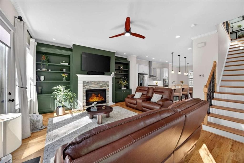 3 bedroom, 4 bathroom, 2,150 sq ft townhouse for sale at 4387 Strand Drive, Smyrna, GA 30080 — photo 2