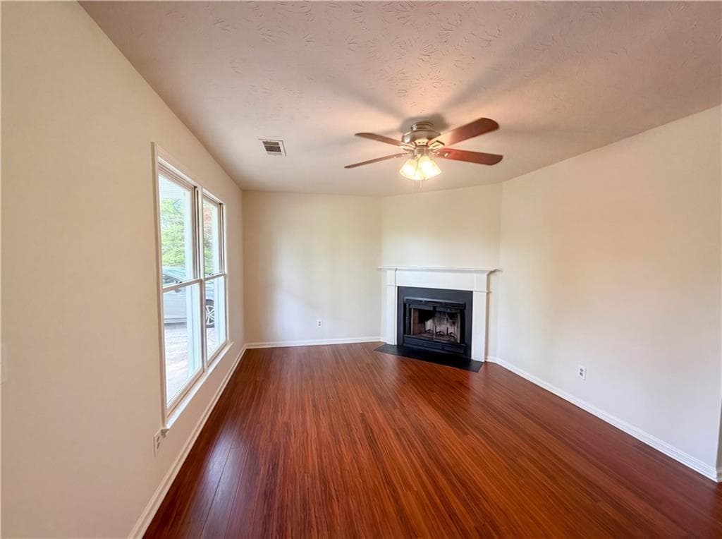 3 bedroom, 2 bathroom, 1,240 sq ft single family residence for sale at 1514 Willow Gate Way, Auburn, GA 30011 — photo 3