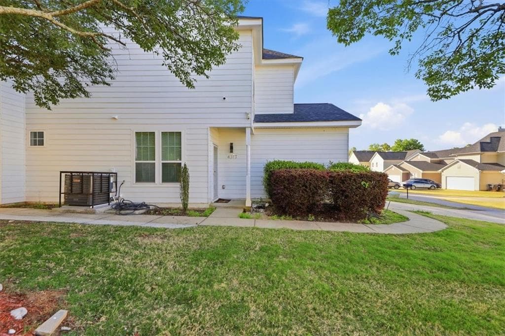 3 bedroom, 2 bathroom, 1,736 sq ft single family residence under contract at 4313 Ben Hill Road, Atlanta, GA 30349 — photo 3