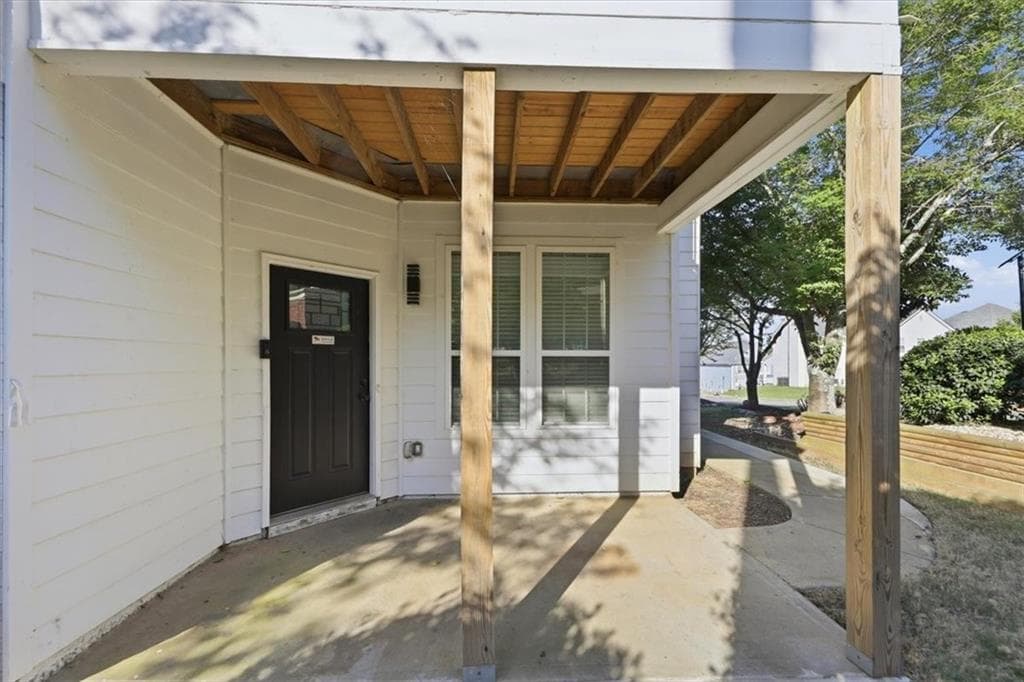 3 bedroom, 2 bathroom, 1,736 sq ft single family residence under contract at 4313 Ben Hill Road, Atlanta, GA 30349 — photo 4
