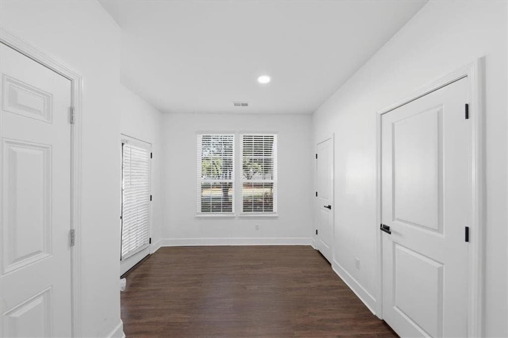 3 bedroom, 2 bathroom, 1,736 sq ft single family residence under contract at 4313 Ben Hill Road, Atlanta, GA 30349 — photo 6