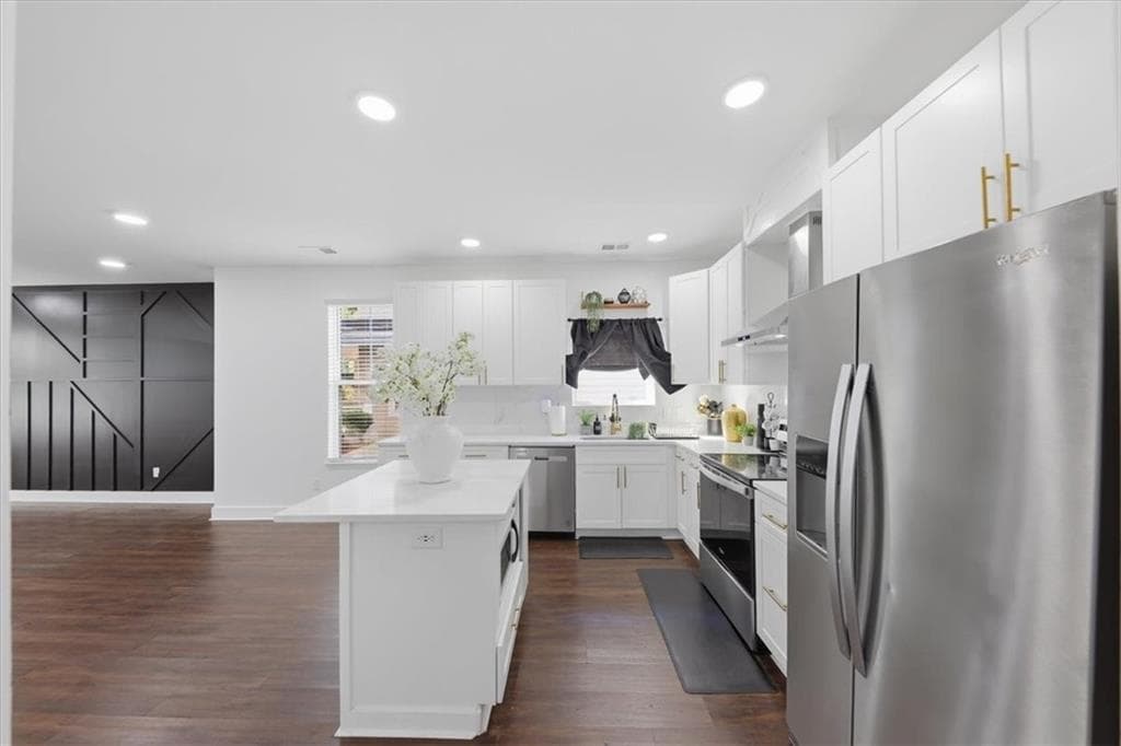 3 bedroom, 2 bathroom, 1,736 sq ft single family residence under contract at 4313 Ben Hill Road, Atlanta, GA 30349 — photo 8