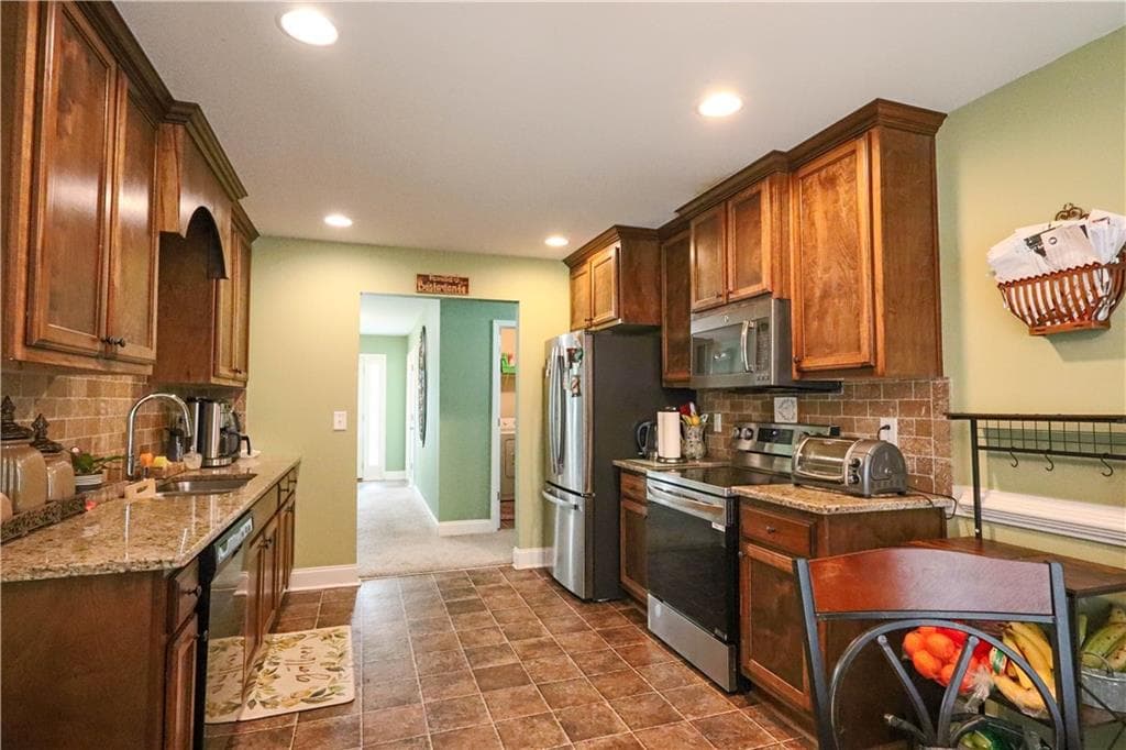 3 bedroom, 3 bathroom, 1,924 sq ft single family residence under contract at 5409 Stepstone Way, Gainesville, GA 30506 — photo 4