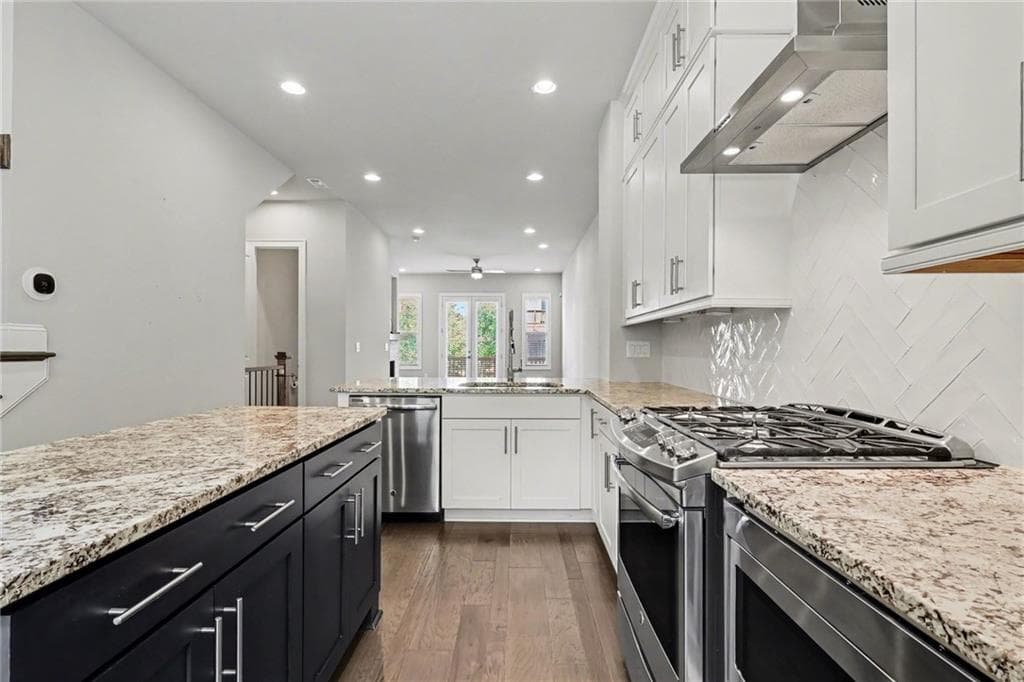 2 bedroom, 4 bathroom, 1,801 sq ft townhouse for sale at 4745 Roswell Road, Sandy Springs, GA 30342 — photo 2