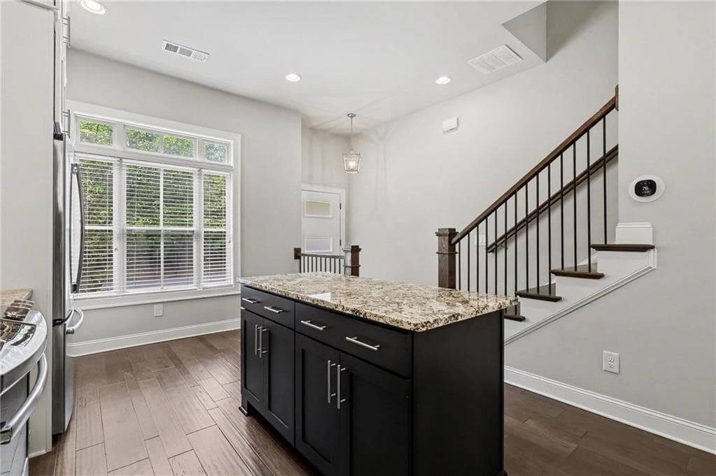 2 bedroom, 4 bathroom, 1,801 sq ft townhouse for sale at 4745 Roswell Road, Sandy Springs, GA 30342 — photo 6