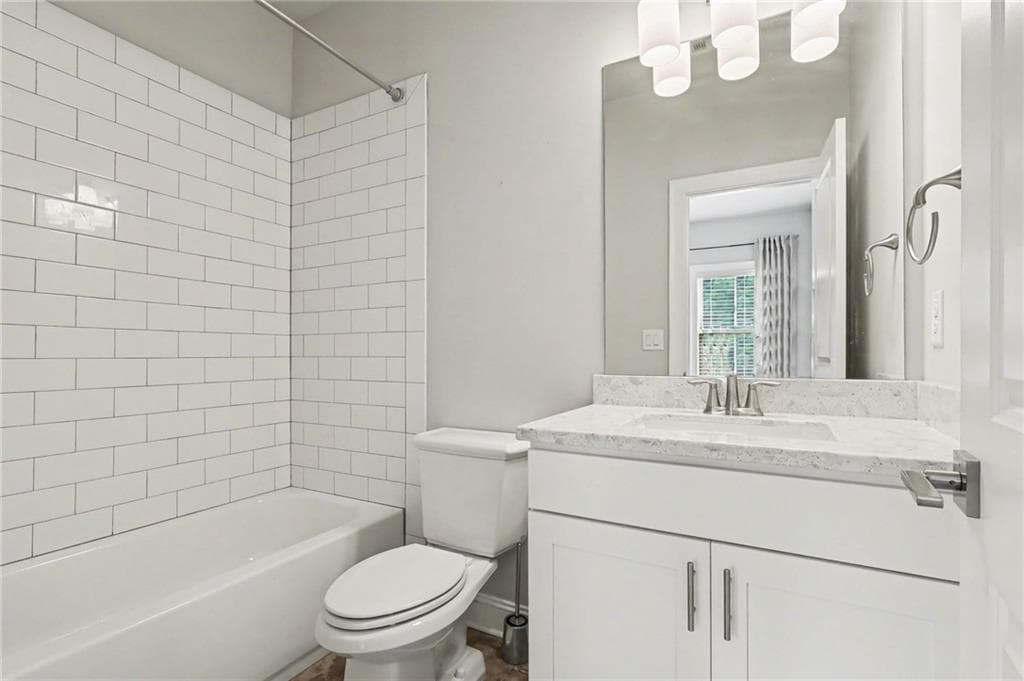 2 bedroom, 4 bathroom, 1,801 sq ft townhouse for sale at 4745 Roswell Road, Sandy Springs, GA 30342 — photo 7