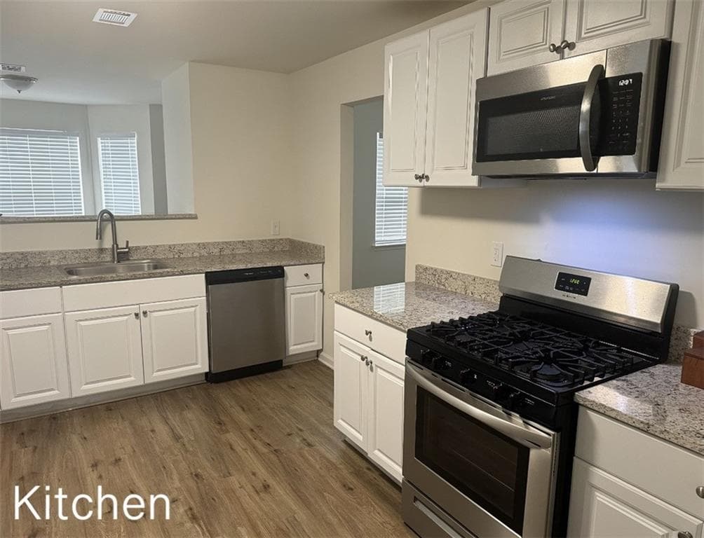 4 bedroom, 3 bathroom, 2,782 sq ft single family residence under contract at 6027 Birdseye Trail, Atlanta, GA 30349 — photo 4