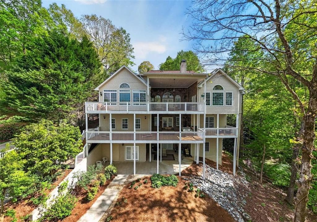 5 bedroom, 5 bathroom, 7,297 sq ft single family residence for sale at 5804 Ridgewater Circle, Gainesville, GA 30506 — photo 3