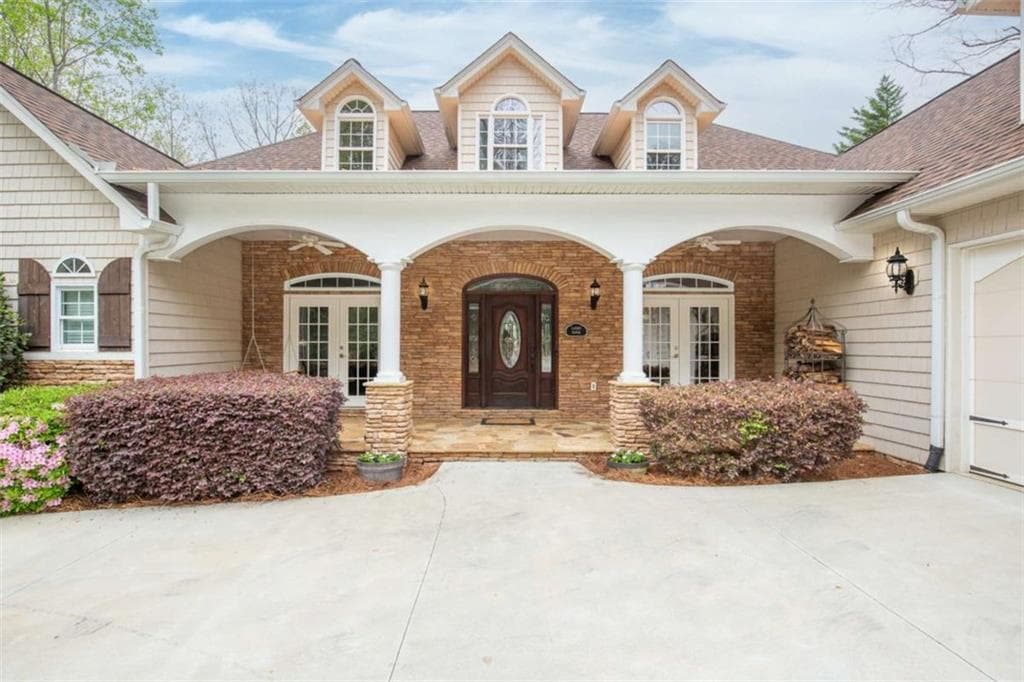 5 bedroom, 5 bathroom, 7,297 sq ft single family residence for sale at 5804 Ridgewater Circle, Gainesville, GA 30506 — photo 5